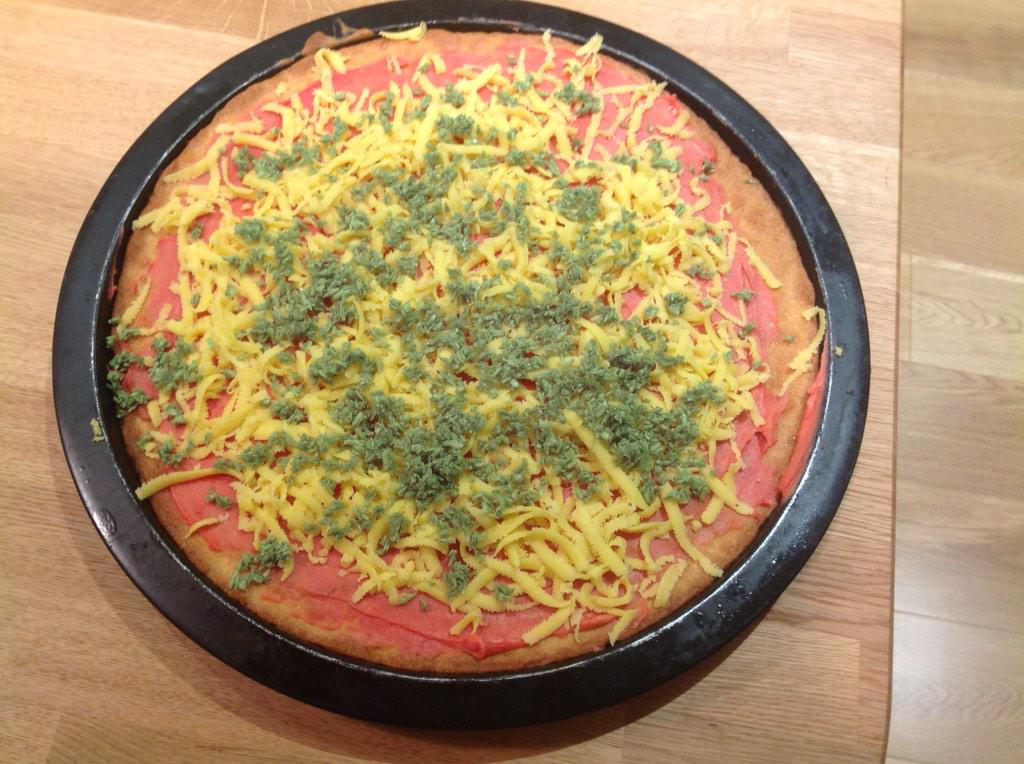 LisaBowers15's tweet photo. @SharronGurney pizza cake #again http://t.co/bzUFXYu9zN