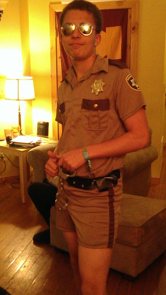 CharlieBitMe26's tweet image. Cuffin yo chick since '95. Happy birthday @BROman14