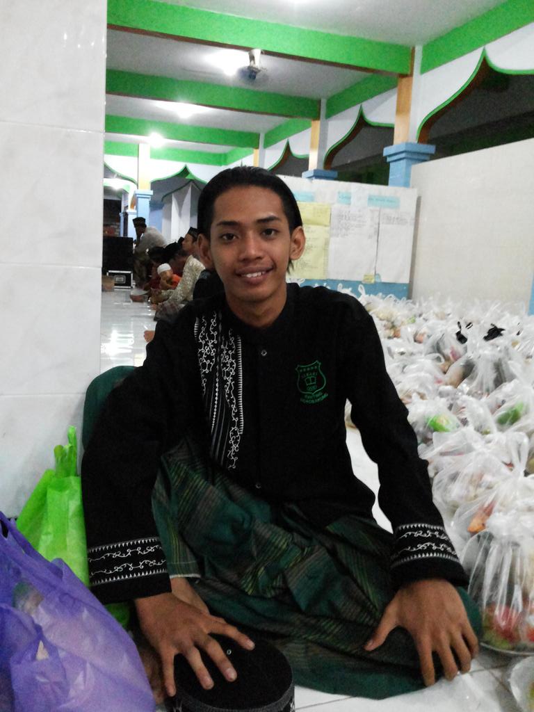 Mahmedtok's tweet photo. Maulud.an ... 
#ishari ancab manyar :D http://t.co/ipkQH1hIj5