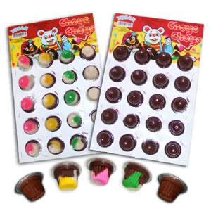 Yoih, warnanya beda tp rasanya ngga beda jauh. RT <a href="/kuntooow/">kunto wicaksono</a> pernah jajan coklat gini waktu SD min? #TanyaSuperSoccer