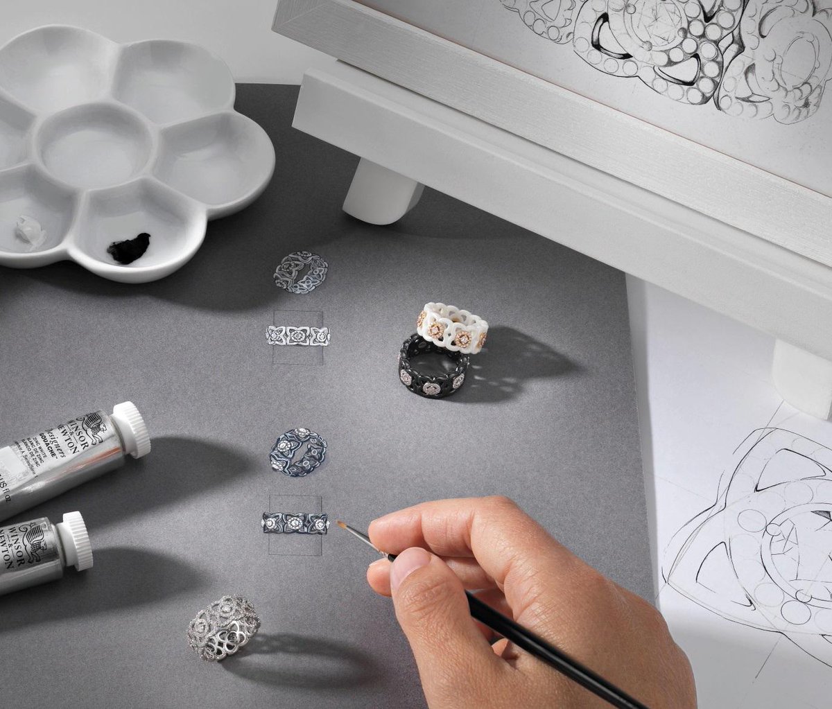 DeBeers's tweet photo. Every #diamond has been individually selected for its beauty #DeBeersDifference http://t.co/mjH2aZ3dNI