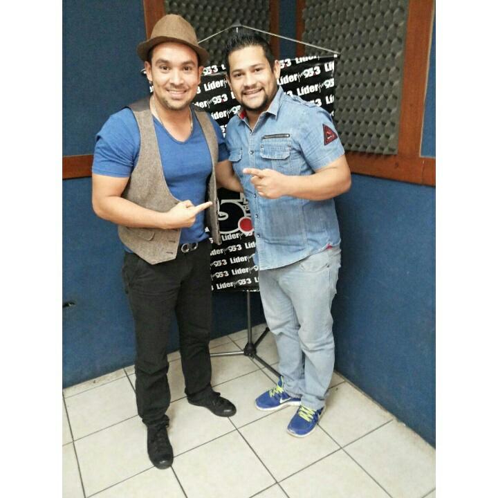 sumaproduccion4's tweet photo. Gracias @KEDUINCUBILLAN por tan excelente entrevista a @Jesus_Gudino #lamovida #lider953fm #gira #promoción #Suma http://t.co/xcjgK52Xaa