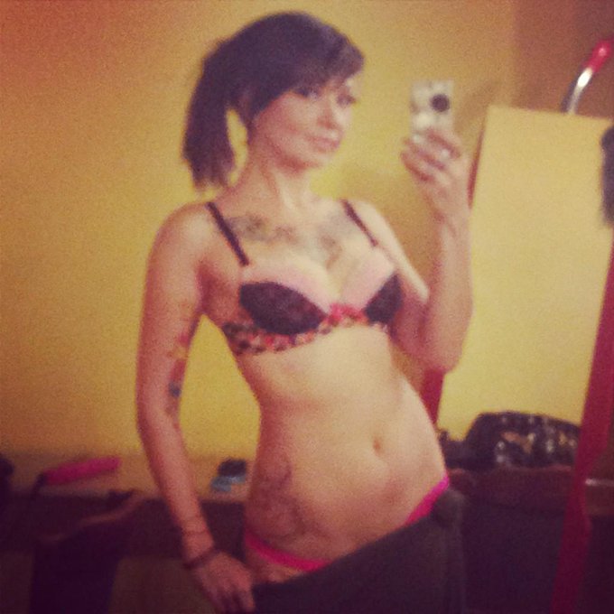 Back to black hair! Wooooop 😽💕💋 http://t.co/GMmYLp4Vxf<a href="/tag/follow"class="tags"><span>#follow</span></a>