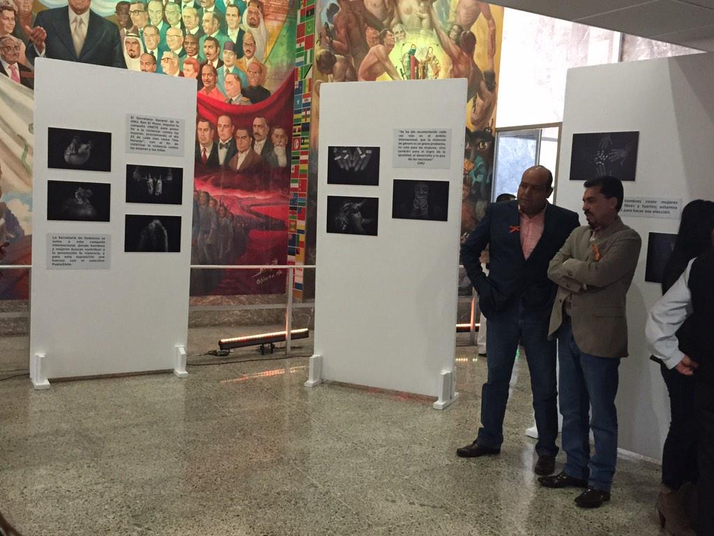 MariiaVaRo's tweet photo. En la exposición fotográfica "SIN ATADURAS" #DiaNaranja #UNETE @ALAIN_SOUVER @Transportehgo http://t.co/rBJzhINlIZ