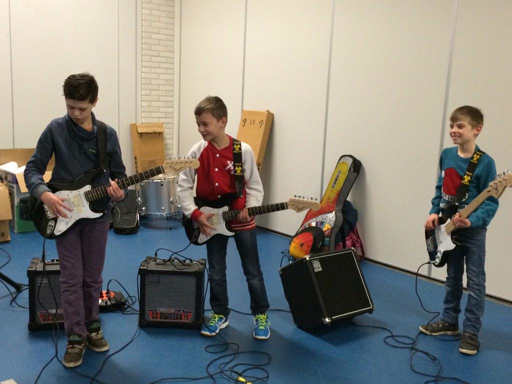 Geweldig het cultuurmenu van Markant o.l.v. juf Rebecca. Erg leuk om te voelen hoe het is in een popgroep te zitten.