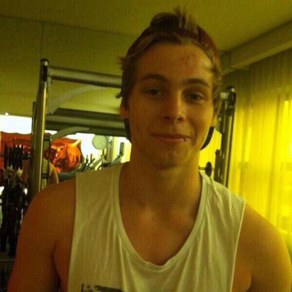 hi im luke i like cuddles and boys. rt please? (✿◠‿◠)