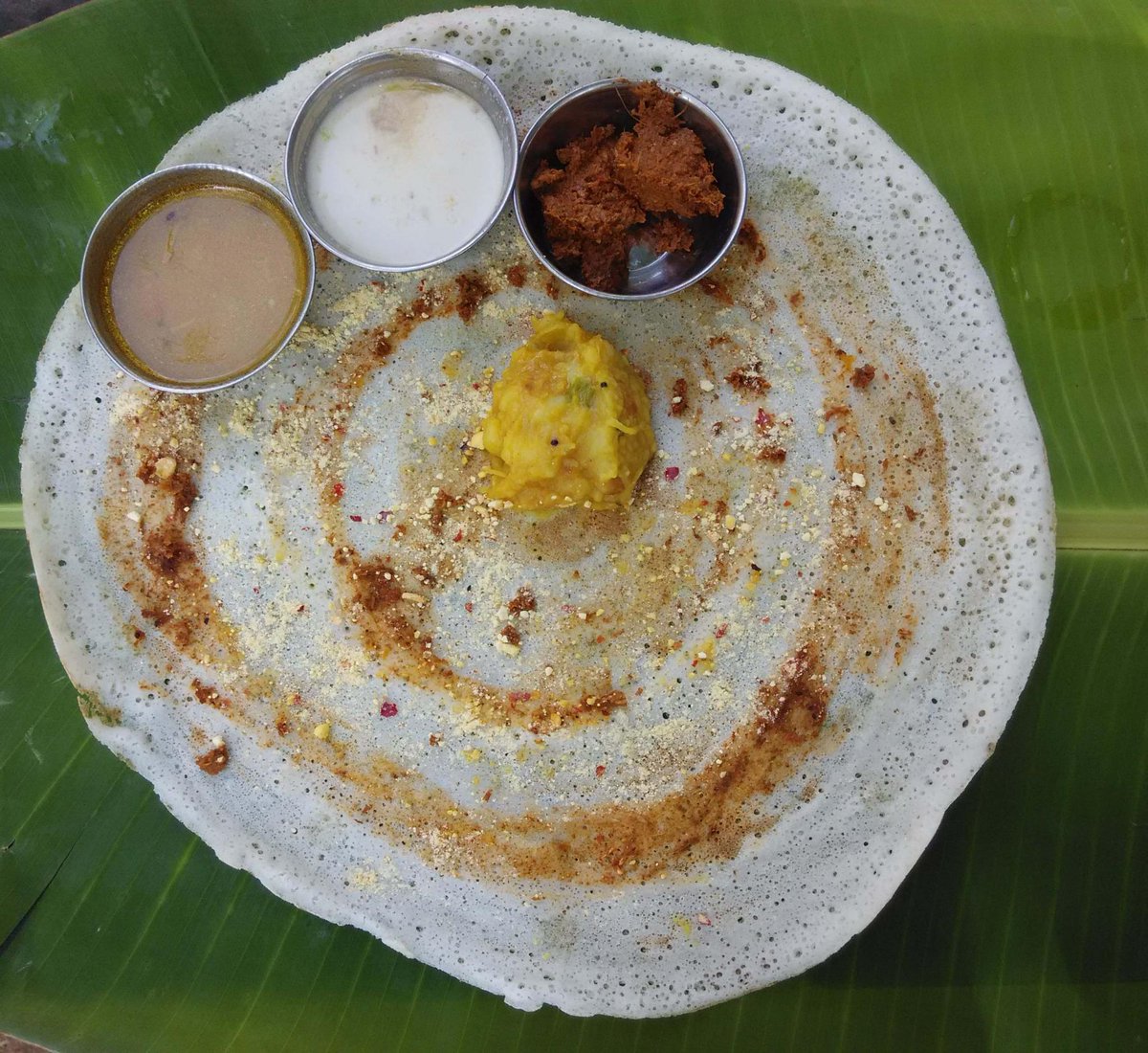 ahammadbashask's tweet image. #ASMCultures
South Indian soft crisp Masala dosa
with smashed potatoes, Split red gram dish, peanut & red chili paste