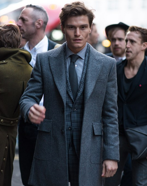 BritishGQ's tweet photo. The most stylish men to walk the streets of London: http://t.co/TpmKZRkhU4 #LCM @Oliver_Cheshire http://t.co/iXfSPoh1kh