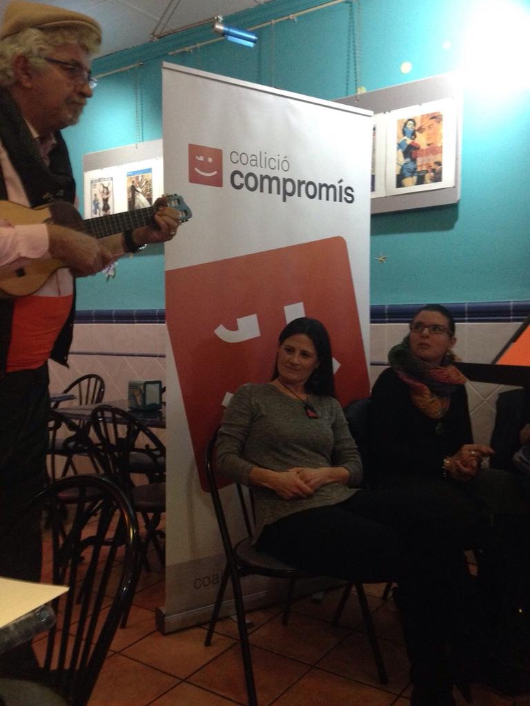 C_Albuixech's tweet photo. #RosaMendiola #UncafèambRosa #PrimàriesAlbuixech. Ens acompanya @TeresaGarMu i #TioFredo http://t.co/d3kmkUDAWY