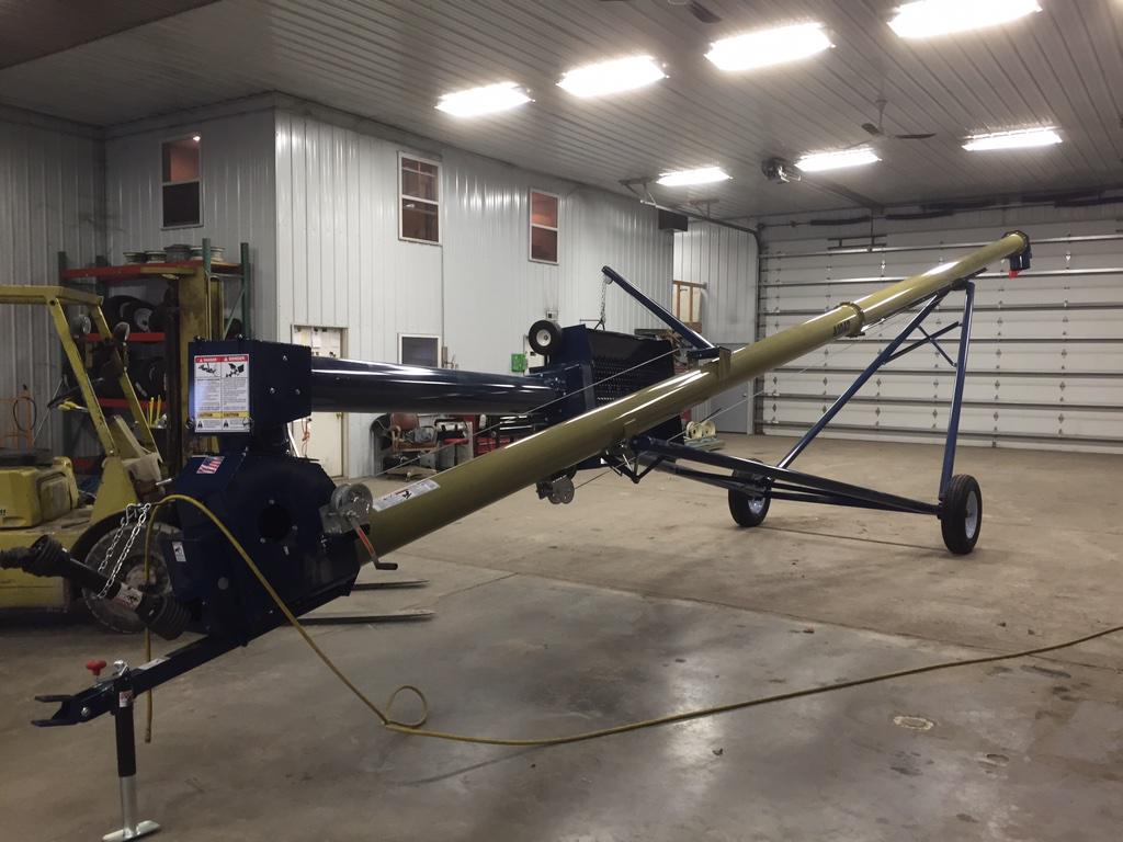 WolfGrainSys's tweet photo. 10"x42' A frame swing away #HarvestInternational #auger #PriceUs http://t.co/9dlmHT8s0D http://t.co/JG9D3dKBtH