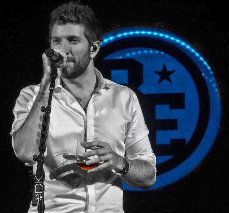 DavidKahn1009's tweet photo. @bretteldredge @mkeadmirals Can't wait for some awesome music and hockey tonight #icepass #roadtrip http://t.co/b3aHER5vKP