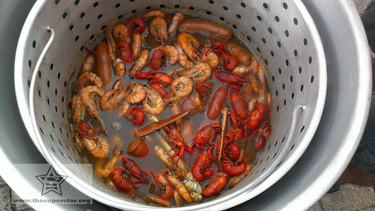 PlayCoastalMS's tweet photo. Shrimp or crawfish - which do you prefer? #shrimpvscrawfish #shrimp #crawfish #coastprobs #MSCoastLife http://t.co/d2ct30oGGj