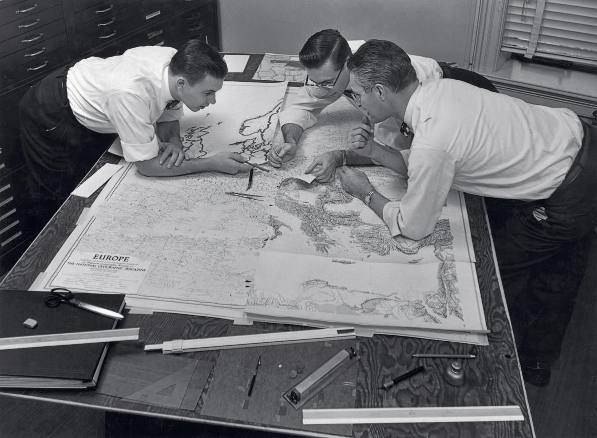 Still kicking! 100 Years of National Geographic Maps: The Art and Science of Where news-beta.nationalgeographic.com/2015/01/150123…