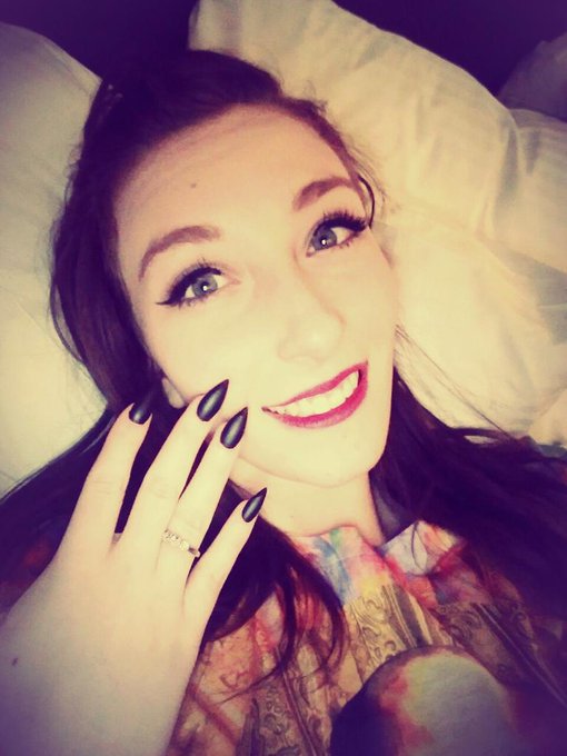 Look at dem nails ;) #nails #handfetish http://t.co/PkS8d6YhFL<a href="/tag/nails"class="tags">#nails</a><a href="/tag/handfetish"class="tags">#handfetish</a>