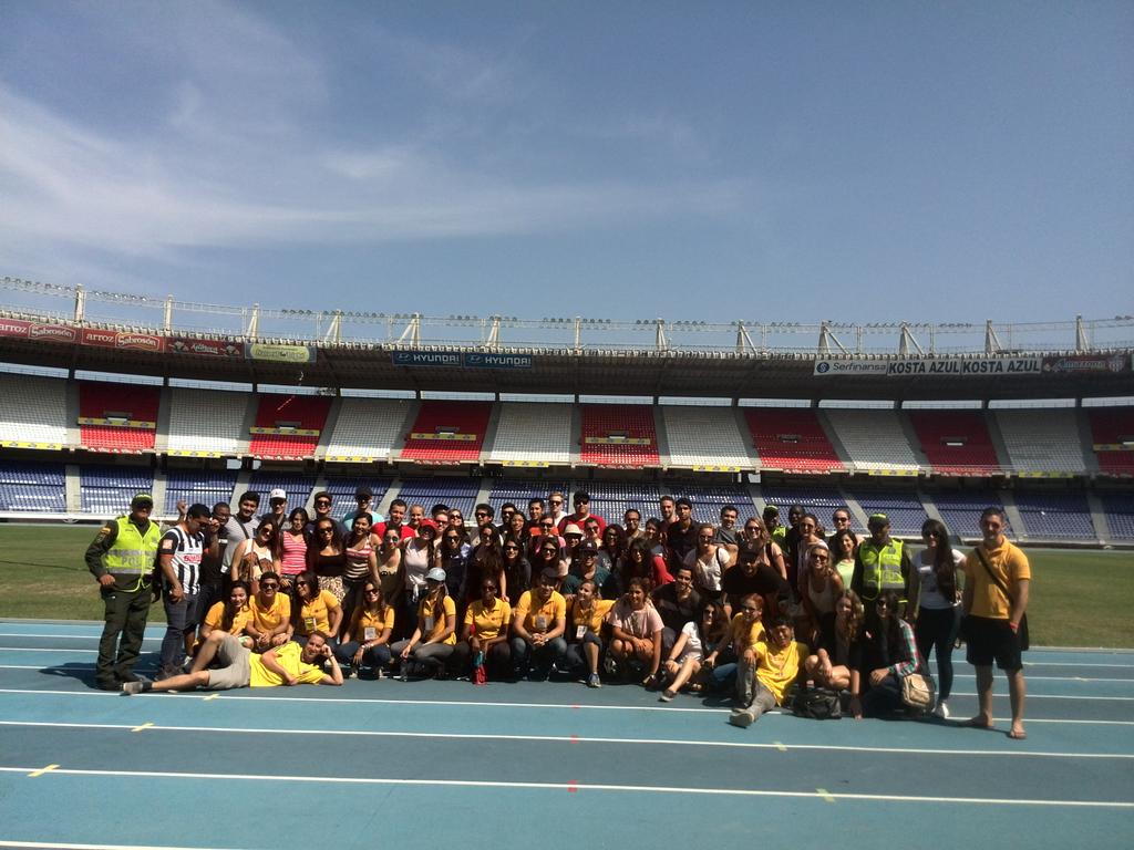 Barranquilla y su calor humano, reciben a nuestros #estudiantesinternacionales. Gracias <a href="/PoliciaColombia/">Policía de Colombia</a> por el apoyo