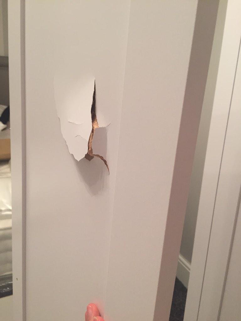 LukeBroadway's tweet image. Don&apos;t think my wardrobe doors should look like this @verynetwork #nodoorwardrobe #replacementneeded #poordelivery