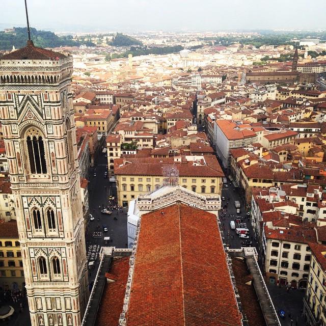 #Firenze #duomo #piazzadiduomo #brunellesci #giotto #belltower #bestview #perspective #p... ift.tt/1EaVAvN