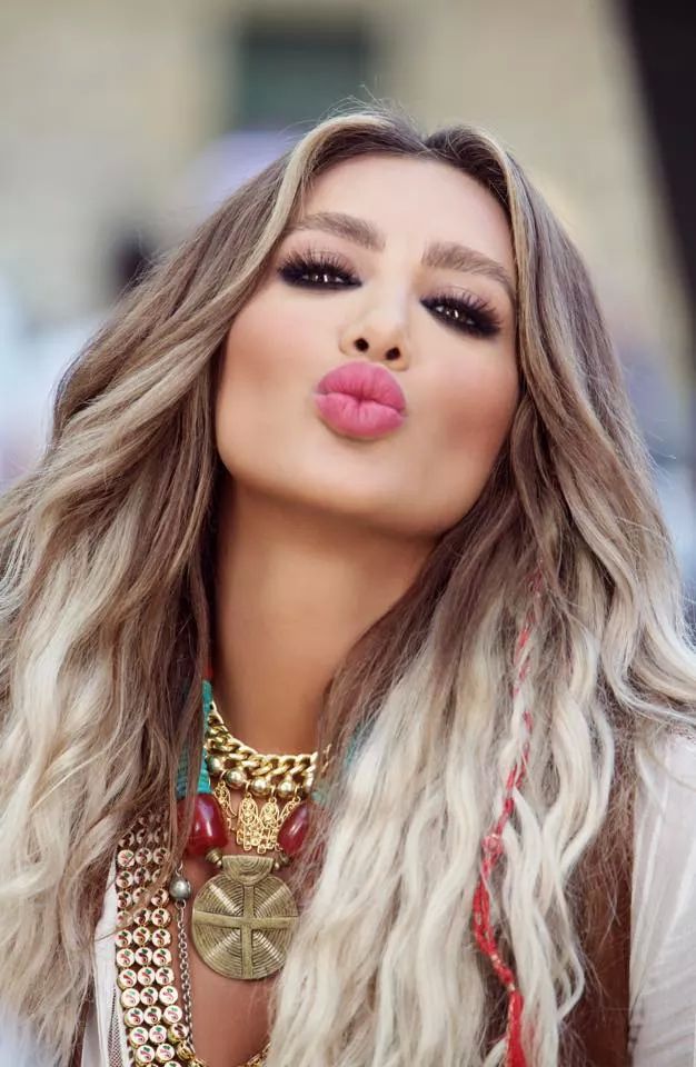 This kiss to all my followers ♥♡ love you guys