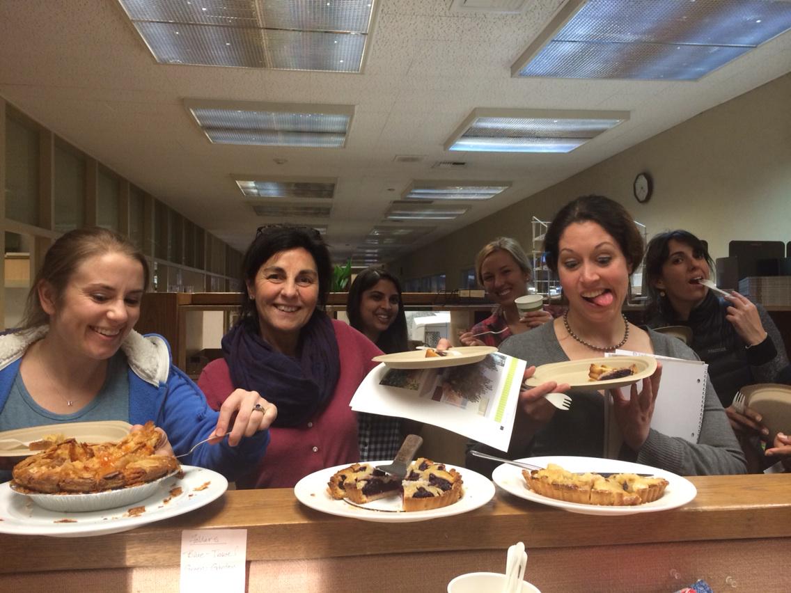 sunset's tweet photo. Happy National Pie Day! It's pie o'clock. http://t.co/2MtV1FVz55