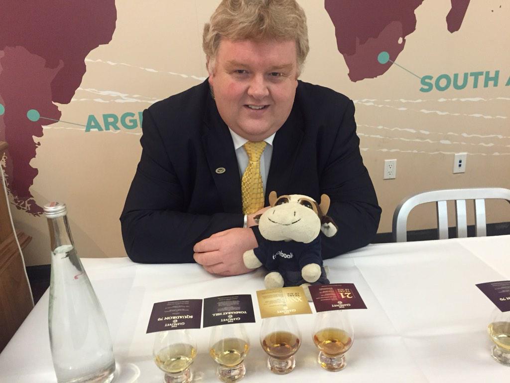 MarlowMoo's tweet photo. Tasting w @iantheguardian @theglenlivetCA at @WineBeyond #Squadron70 http://t.co/efmwe9EGXK