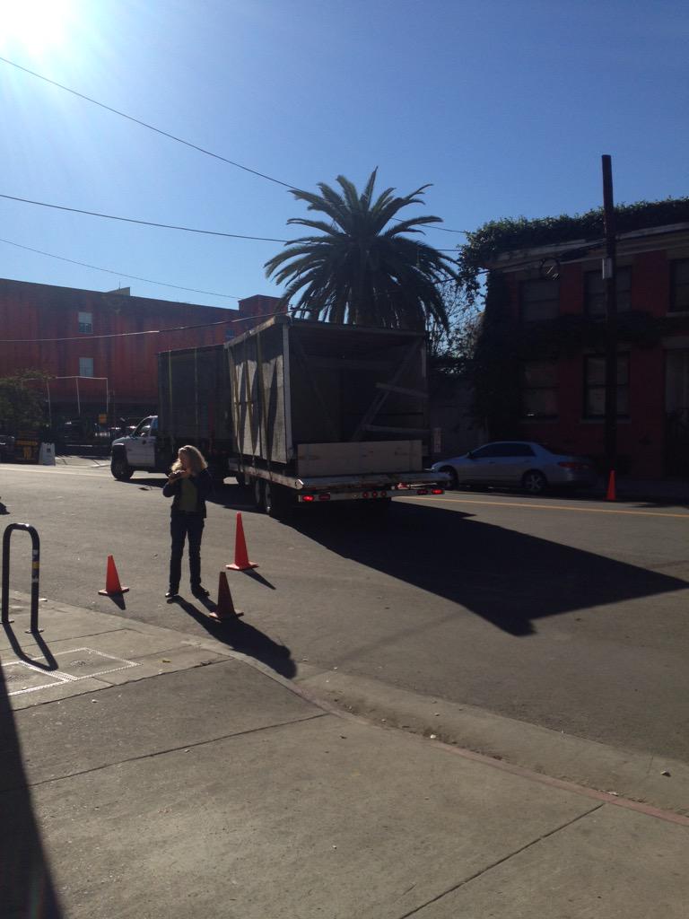 #AlPayne Painting Sheds on the move <a href="/TheBoxLA/">The Box</a>  Don't miss performance 1/24/15 <a href="/4pm/">4pm</a>#dtla