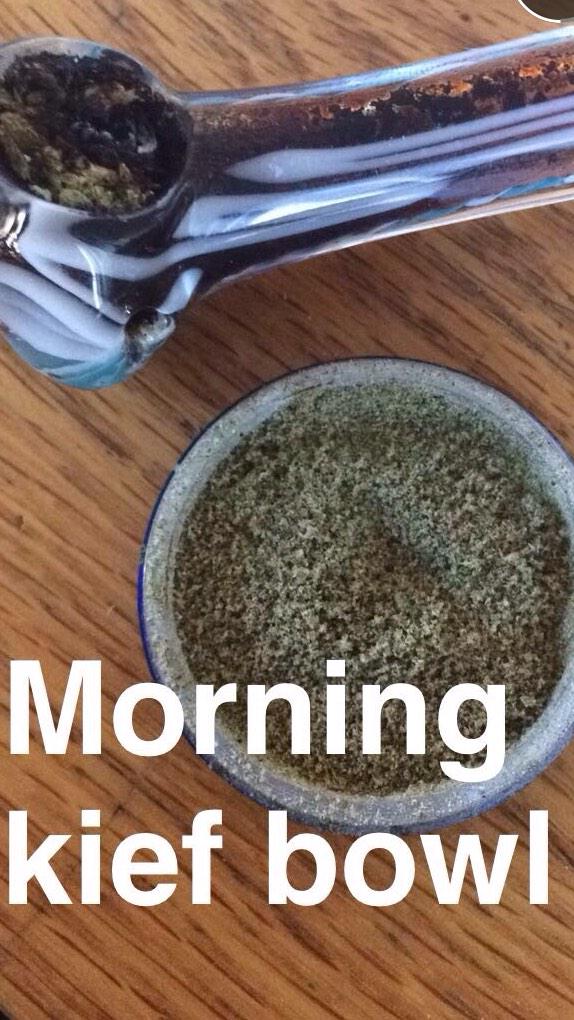 420_cloud's tweet photo. Love smoking 😍😍😍
Loving the morning snaps too 😍😍 #wakeandbake #smoke #weed #staylifted #high #vibes #420_cloud http://t.co/N6IXTnhJgb