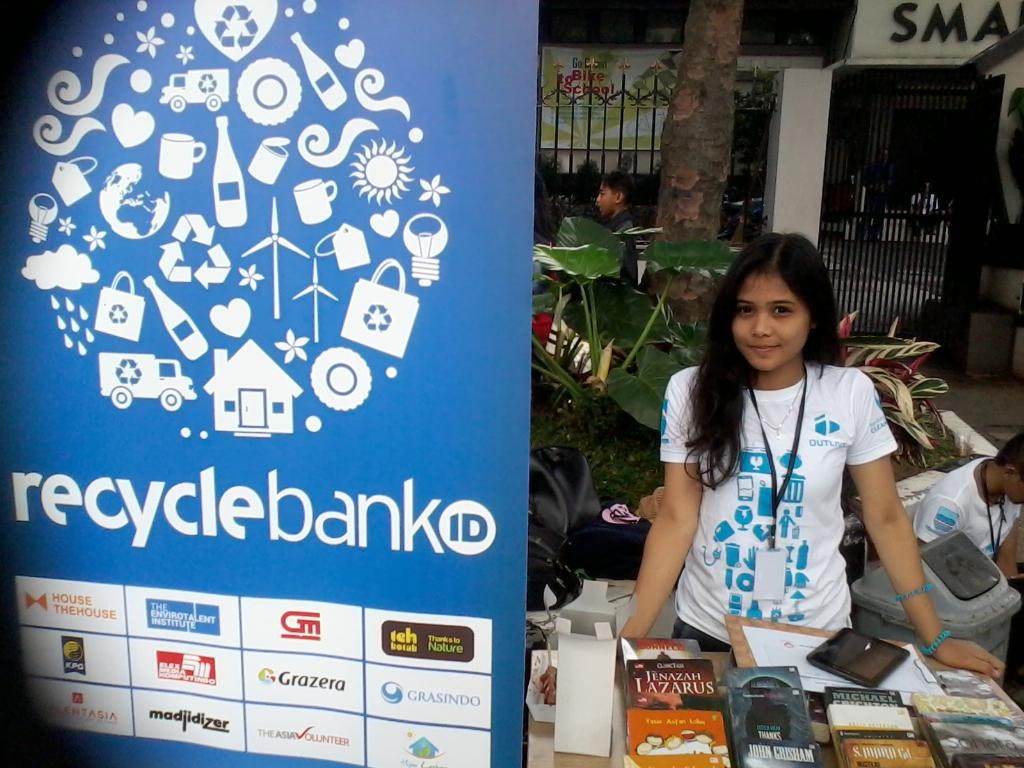 recyclebank_ID's tweet photo. Hari Minggu kt akan hdr lg di #CFDago bsm @bbsjuara loh. Deposit sampahmu & raih reward seru@BDGcleanaction @gramedia http://t.co/8lZTUSDOyi