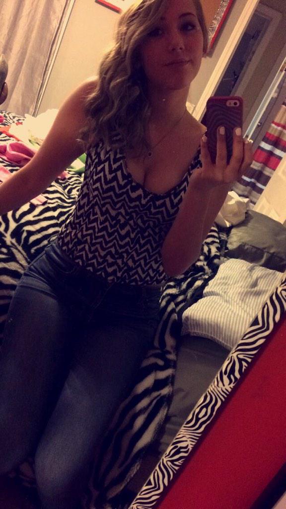 soupsoupsoupy11's tweet photo. just a mirror pic 😋😸 http://t.co/gaW70XwC7y