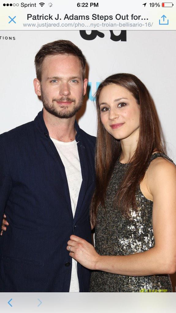sjhastings11's tweet photo. omg im fangirling so bad right now!!😍😍😍😍😍👌👌👌💕💕💕 #GetMarriedPlease @SleepintheGardn @halfadams http://t.co/wMOs6X425S