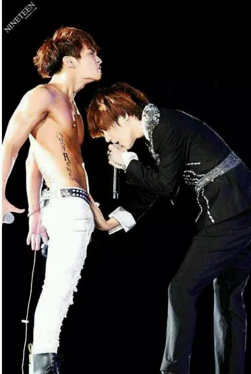 taemnin's tweet photo. I sincerely apologize to all taekai shippers but I would cheat on jongin to be with jjong #slappedhard xD http://t.co/l9xtEJ4dJn