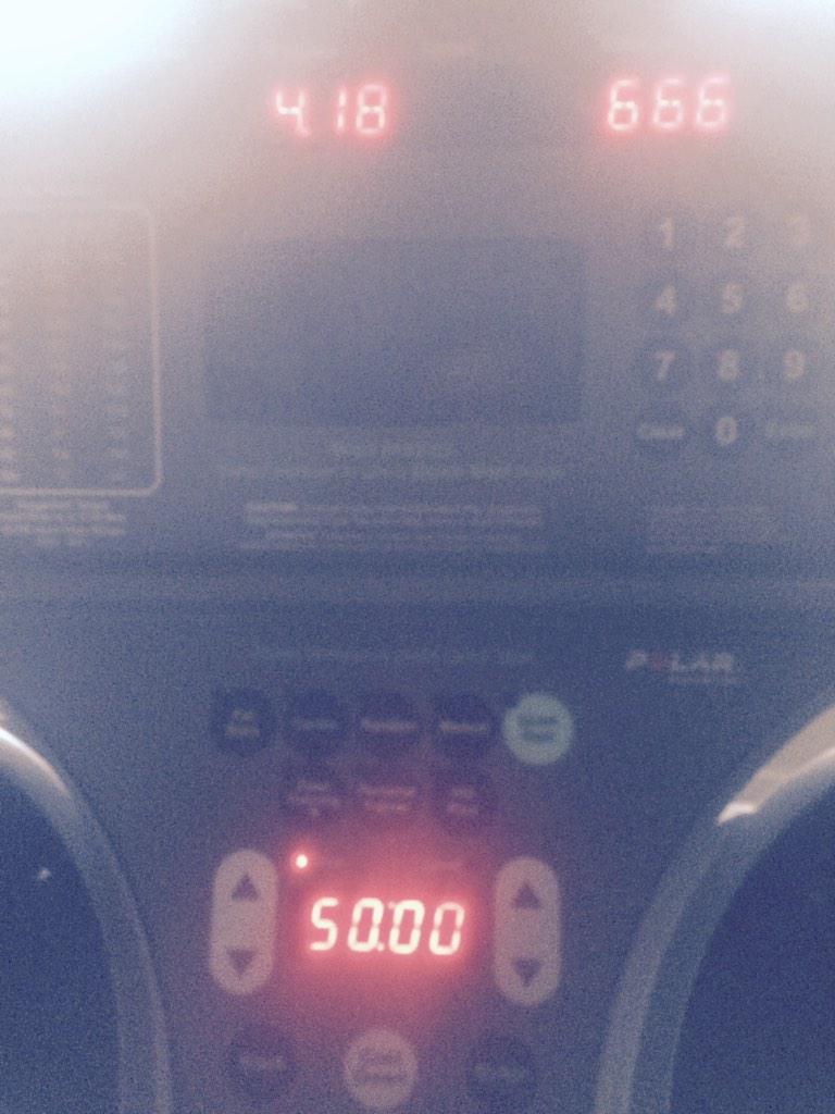 djantoniofresco's tweet image. Hey @Sisanie can we rename the #KissMix to the @1027KIISFM #SweatItOutMix @DJDREW1027 got me through! 🙌😅😅😅 #KillinEm