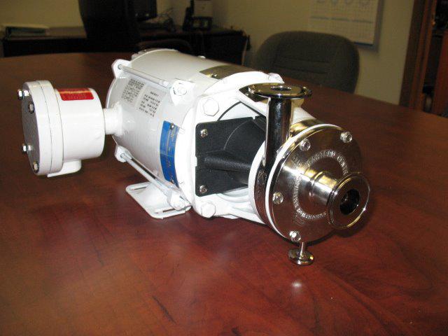 illinoisprocess's tweet image. #Pulsafeeder Eastern pump (electropolished to be shiny) coupled to #leeson washdown #pumptalk #Biopharma #pumps #idex