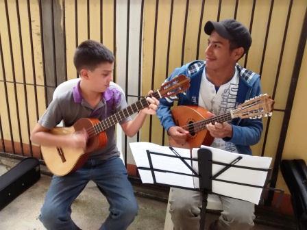 Leomandolin's tweet photo. la #MusicaVenezolana estara presente #ElSistemaCumple40 @sonidosdevzla @Fundaescucharte @ausarmi @coralinatachira http://t.co/54gfwt7jwr