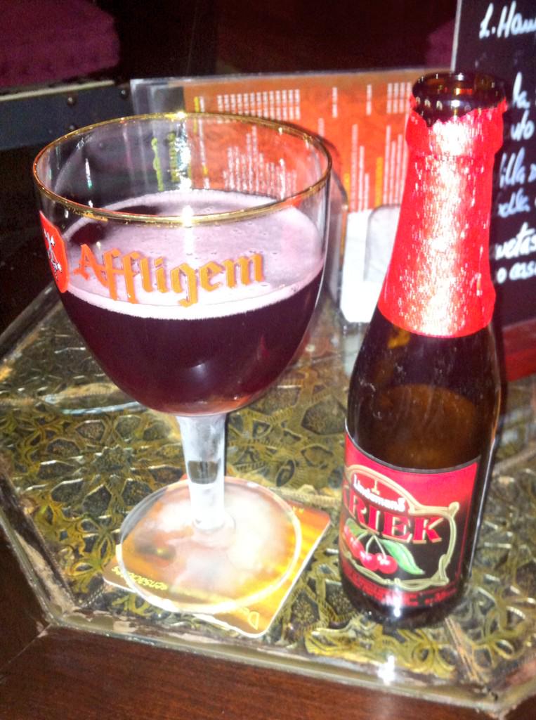 esther_more's tweet photo. 🍺🍒 http://t.co/L3iOZZWg2T