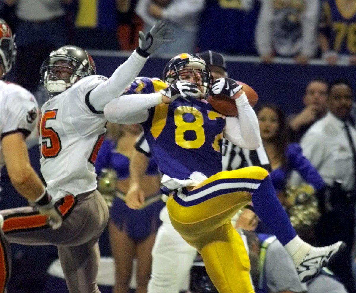 RamsNFL's tweet image. On this date 15 years ago... @RickyProehl made this spectacular catch to win the NFC Championship Game. #TheCatch