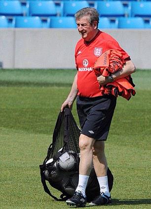 Mjb707's tweet photo. Cambridge pensioner brings back the balls from the main road following a glut of misplaced Phil Jones passes. http://t.co/euO7oZIzCa