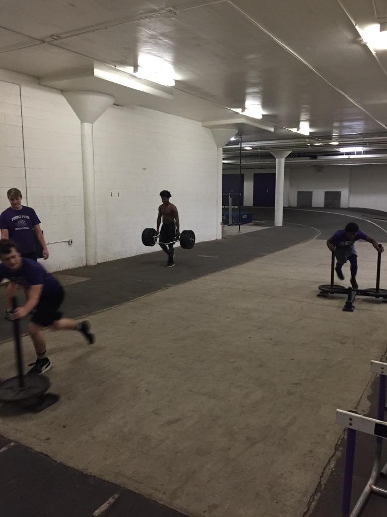 ryanvpratt's tweet photo. Great way to end finals week #pihifootball #studentathletes #beatypsi #alwayscompete #ticketstogunshow http://t.co/USkzx8H3L0