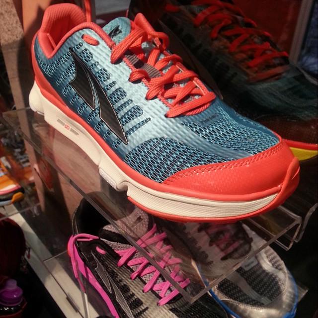 trailandultra's tweet photo. Brand new from @altrarunning the #Provision2! #embracethespace #altrarunning #TrailAndUltra #TAUR #ORshow http://t.co/3WjQeDW0rV