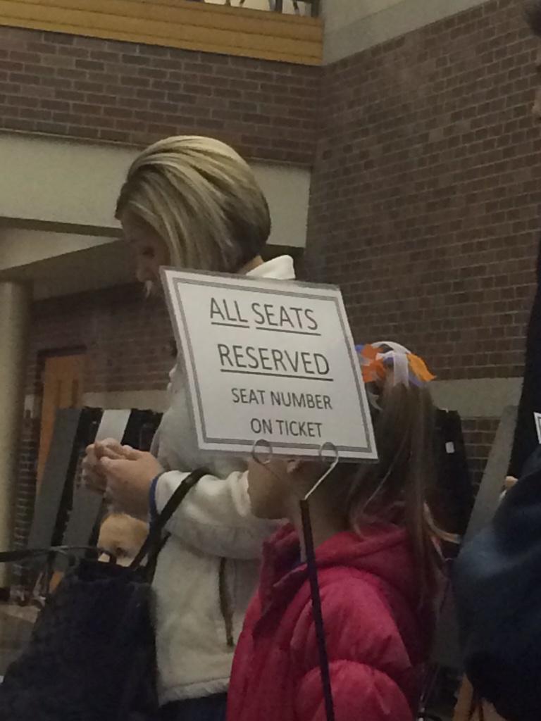 StahlDJ17's tweet photo. 10 min wait on TICKETS #SCvsNA 🏀😳😳 #sellout Don't come at 7:30 to see it!! All SEATS RESERVED!! #Dragons vsBULLDOGS http://t.co/DlHVuNXEN1