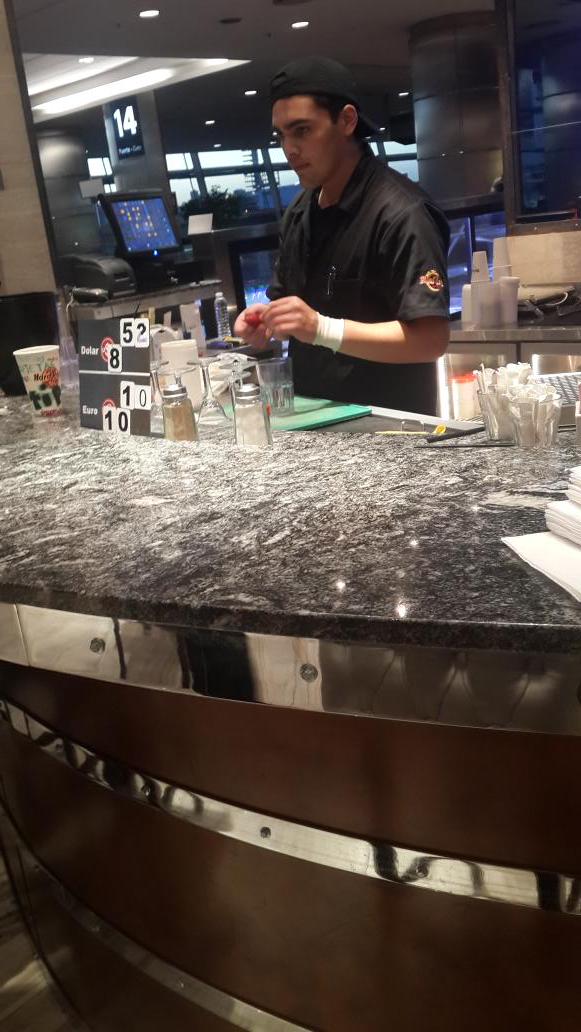 destefano_ar's tweet photo. El nuevo granito Rumi Black en la barra del @HardRock @Hardroen aeroparque http://t.co/rI6PqVJuSL