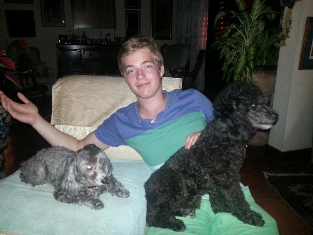 equipejamaique's tweet photo. Alexandre fait des rencontres #jamaique #tinder http://t.co/aWuRGsB9XY