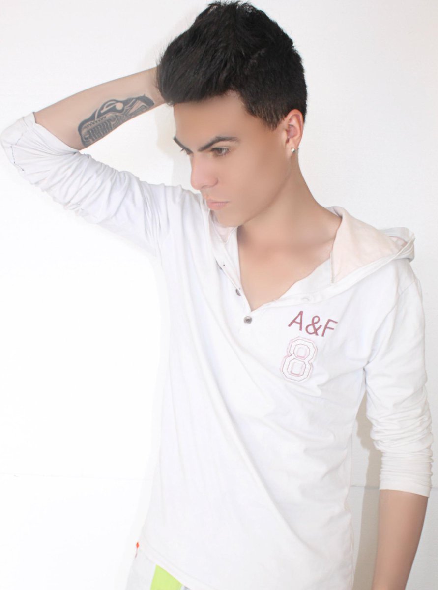 #PhotoStudio <a href="/AndyRay/">AndyRay</a>