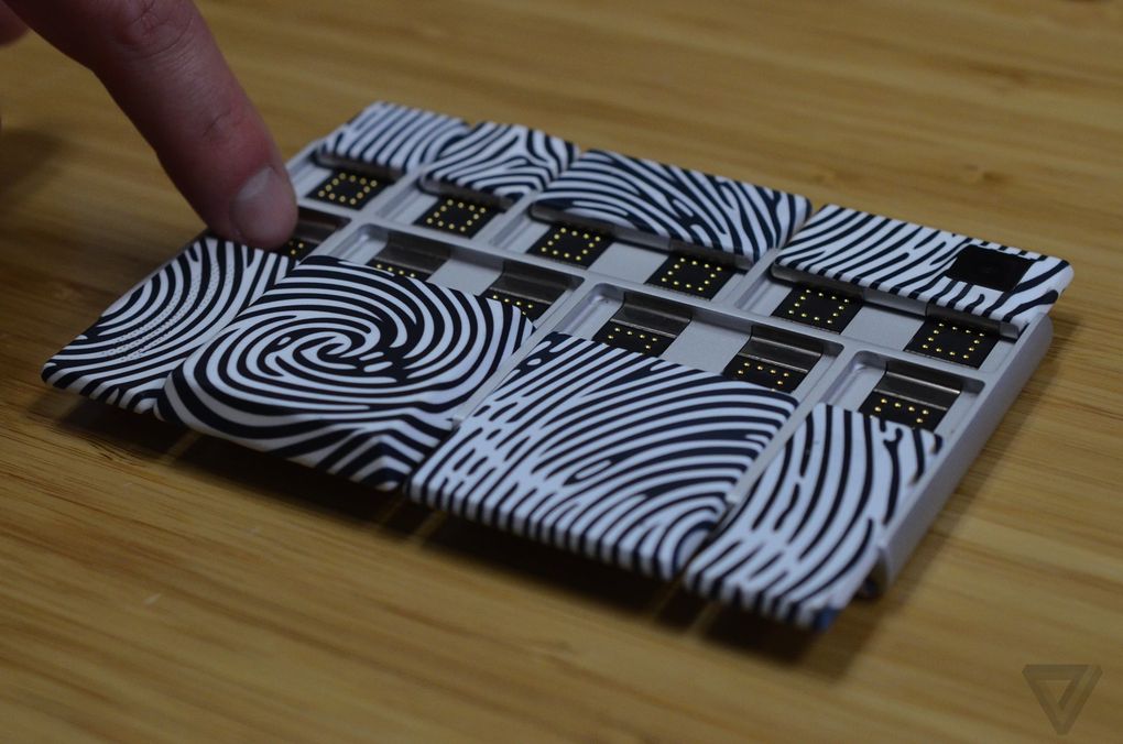 verge's tweet photo. Project Ara: hands-on with Google’s latest modular smartphone prototype http://t.co/xTSAVsDFYl http://t.co/bbMQsoSnDj