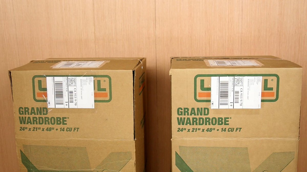 ClickHole's tweet photo. WATCH: Family Unboxing http://t.co/xsozesQ8Fc http://t.co/06EUAUg2Zi