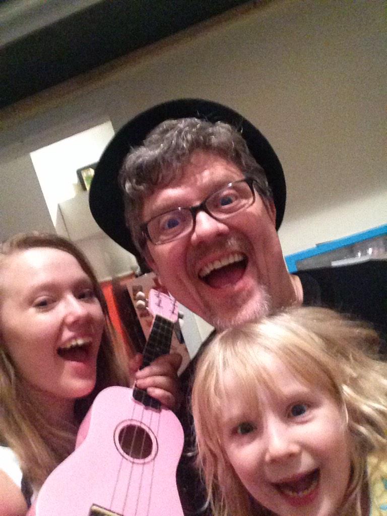 robtaubeNYC's tweet photo. Jammin with the fam in the EV😃 #BadDadStudio http://t.co/6b1JaApHBb