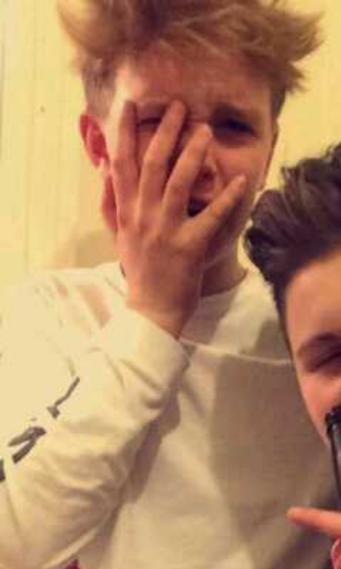 gand2k11's tweet photo. @samuell_fisherr that do little man &amp; yeah if you want see says if you can see past her feet http://t.co/OeYMcjsLXM