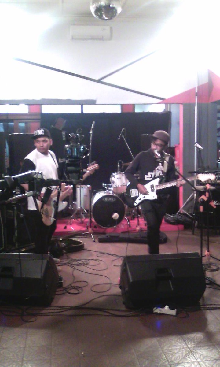 Katanya sih <a href="/Trou_Official/">Troü</a> lg prepare buat ntar jam 2, makanya buruan pd kadarieu..