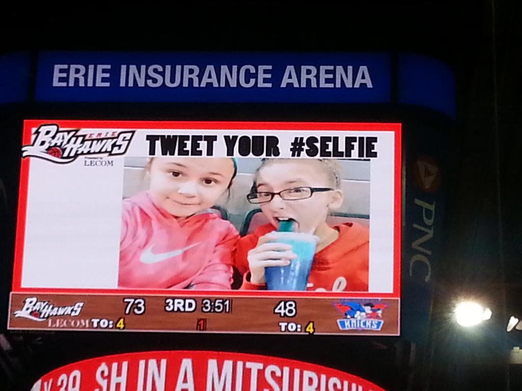 Staci829's tweet photo. @ErieBayHawks  #60secondsoffame #loveselfies #havinganawesometime http://t.co/EqthkyC2pD