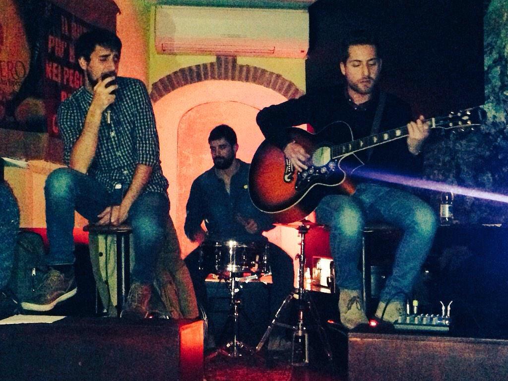 BeaversOfficial's tweet photo. Beavers live at "In Vino Veritas" http://t.co/iHSi1OXrwM