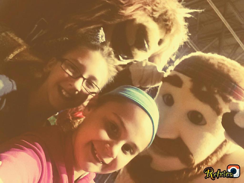 Staci829's tweet photo. @ErieBayHawks #eriebayhawksselfie #loveselfies #whowantstobeinourselfie #wheresthefreestuff http://t.co/G6wfRi6fmv